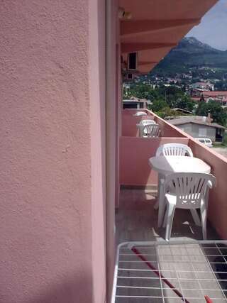 Апартаменты Studios Gigović Сутоморе Номер-студио с балконом (для 3 взрослых)-5