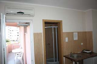 Апартаменты Studios Gigović Сутоморе Номер-студио с балконом (для 5 взрослых)-3